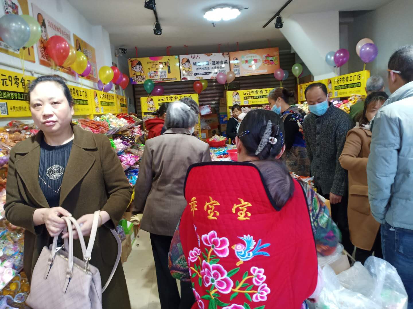 馋嘴郎荣县望景路6块9零食加盟店开业